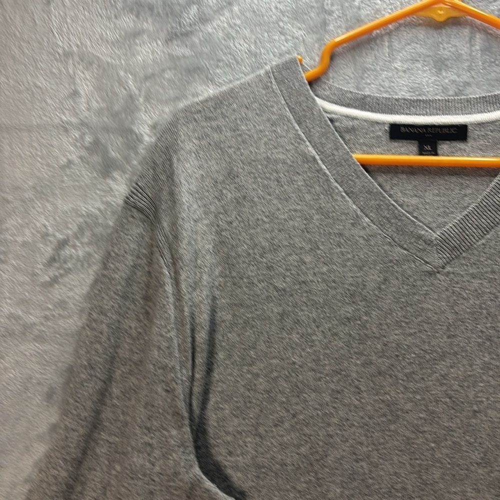 Banana Republic Gray Vneck Soft Sweater Size XL - Picture 6 of 8